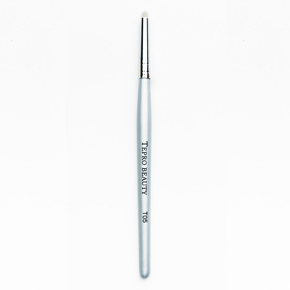 T05 - Mini Under Eye Smudging Brush